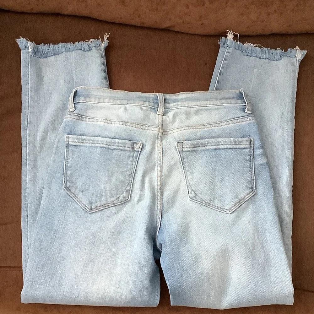 Kensie Vintageluxe Jeans with Distressed Hem - Picture 4 of 5